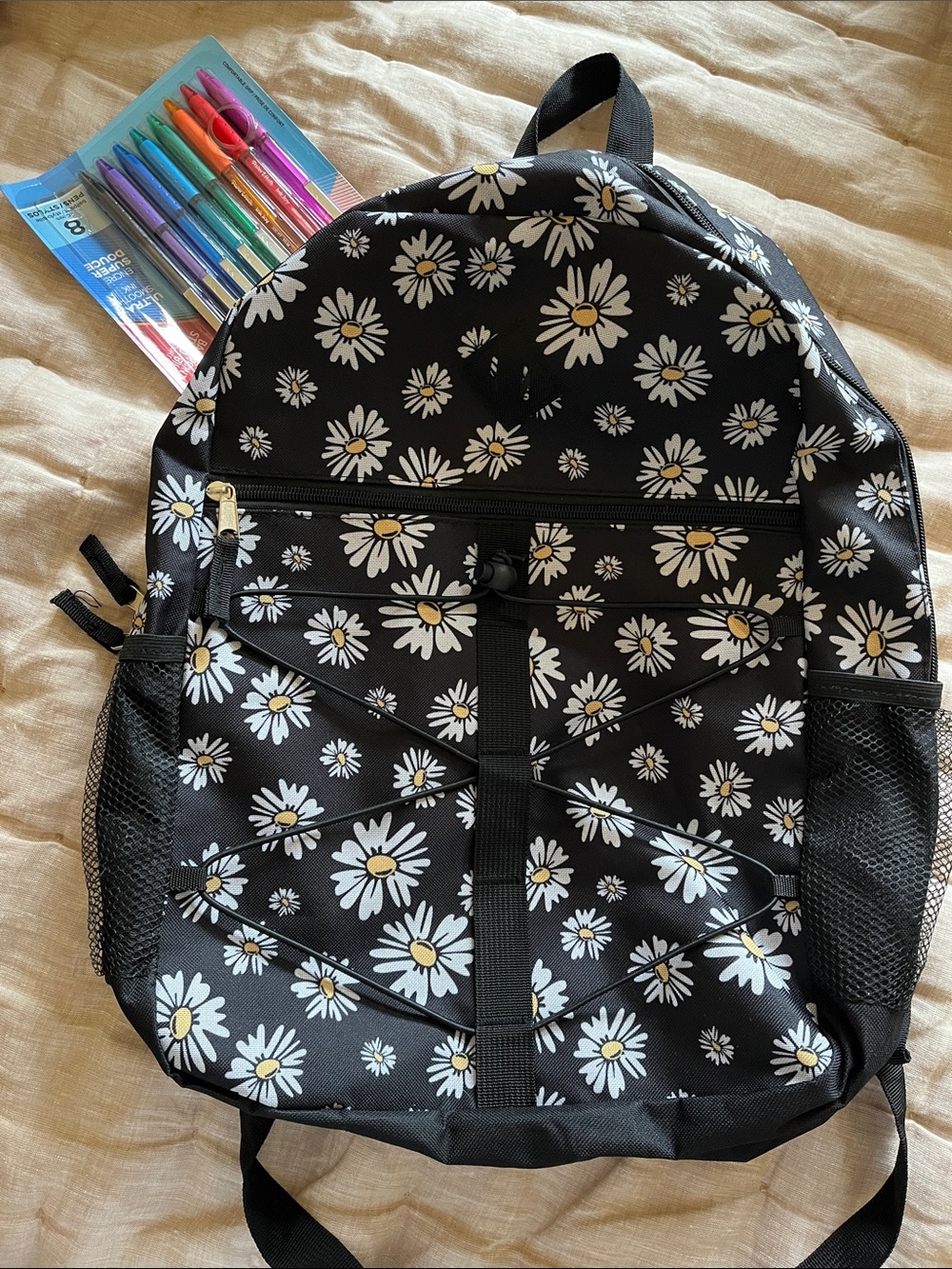 Backpack bundle daisy print         8 Comfort grip pens